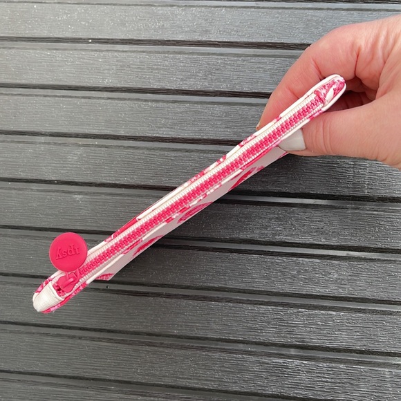 Ipsy - Pink Lip Print Cosmetic Bag 💋 - Picture 6 of 10